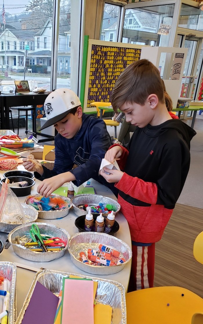 Crafting at the afterschool program in Beaver County | Neighborhood North